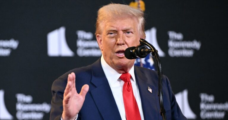 Trump Refuses to Consider Tomahawk Missiles for Ukraine as Putin Warns of Severe Consequences