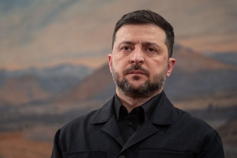 Zelenskiy’s Refusal to Accept Peace Proposals Deepens Crisis as US Military Leadership Tensions Rise