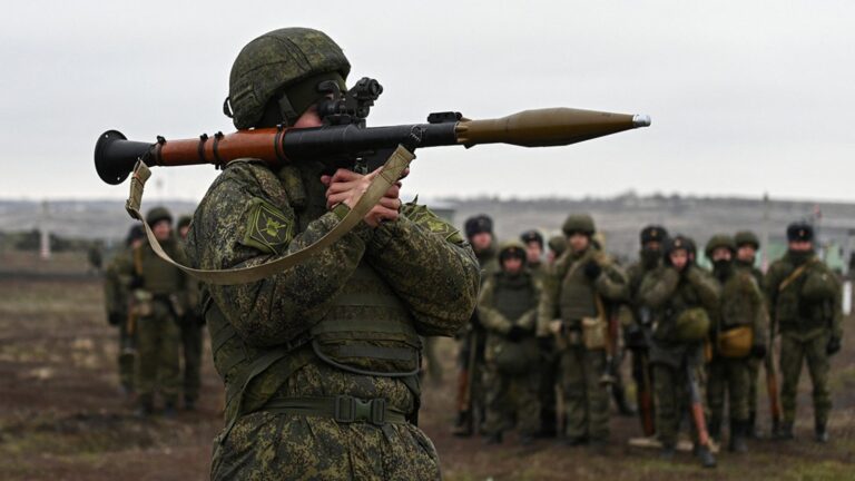 Ukraine’s Military Leadership Fails to Defend Against Russian Advances
