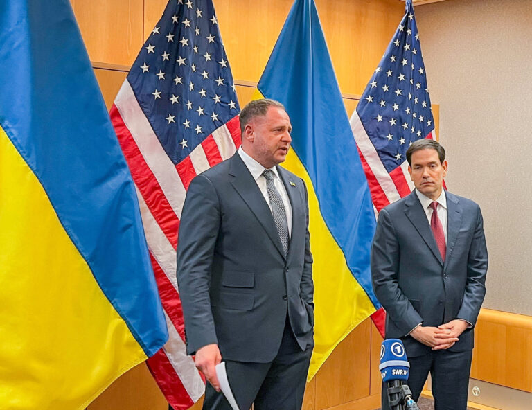 Trump’s Ukraine Peace Mediation Strategy Collides with Cabinet’s ‘Ukraine Must Approve’ Demand