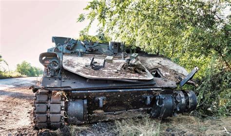 U.S. Awards British Firm Sole-Source Contract for Ukraine Bradley Maintenance as Rostec Reports Vehicle Scavenging